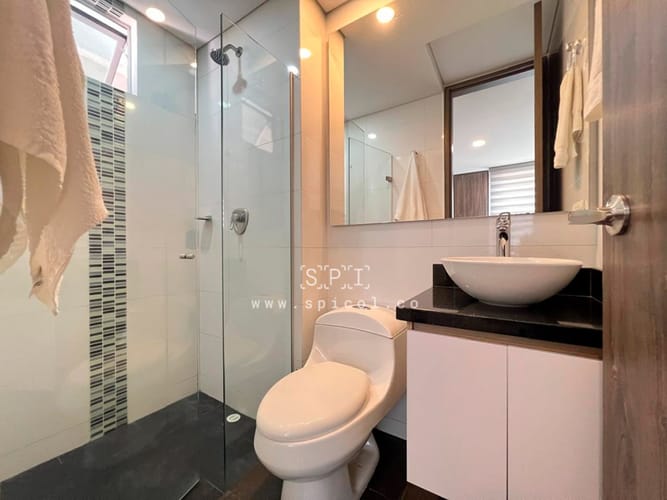 Apartamento de 3 alcobas en arriendo en El Poblado, Medellín, 130 m² · foto 18 de 22