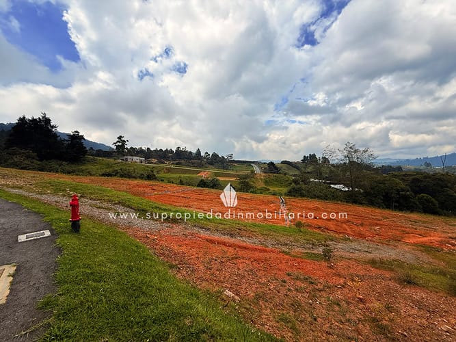 Lote en venta en Loma Del Escobero, Envigado, 1435 m² · foto 4 de 22