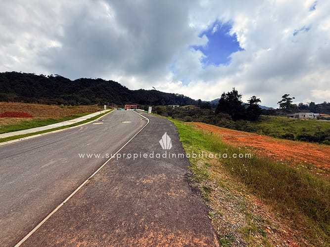 Lote en venta en Loma Del Escobero, Envigado, 1435 m² · foto 6 de 22
