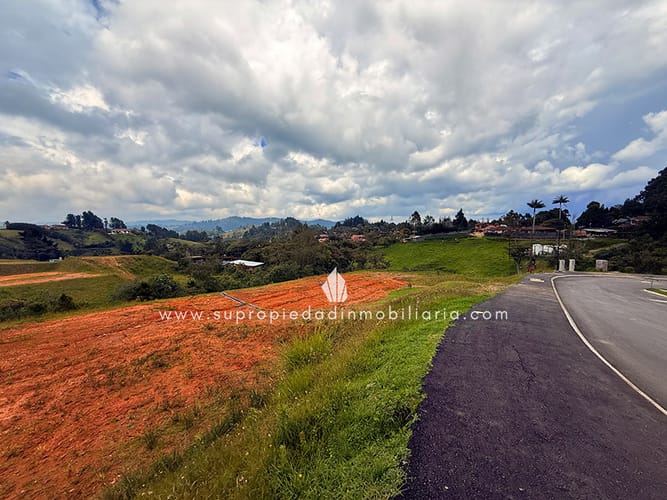 Lote en venta en Loma Del Escobero, Envigado, 1435 m² · foto 8 de 22