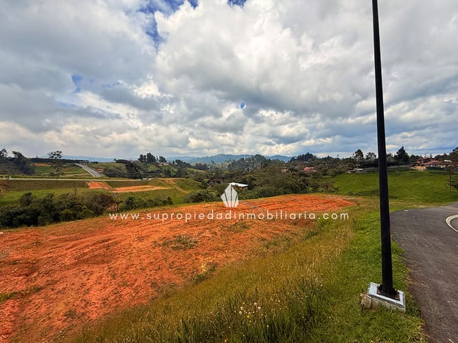Lote en venta en Loma Del Escobero, Envigado, 1435 m² · foto 10 de 22