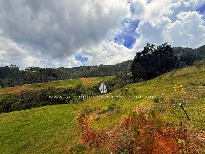 Lote en venta en Loma Del Escobero, Envigado, 1435 m² · foto 16 de 22