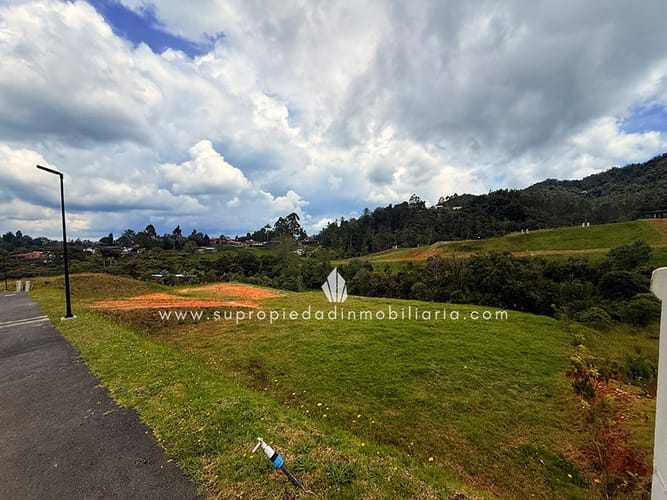 Lote en venta en Loma Del Escobero, Envigado, 1435 m² · foto 18 de 22
