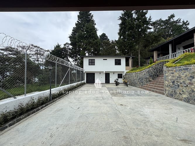 Casa de 4 alcobas en venta en San Cristobal, Medellín, 550 m² · foto 3 de 24