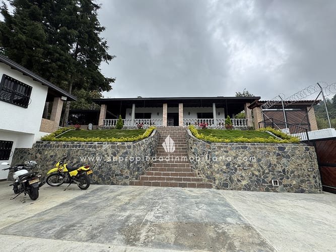 Casa de 4 alcobas en venta en San Cristobal, Medellín, 550 m² · foto 4 de 24
