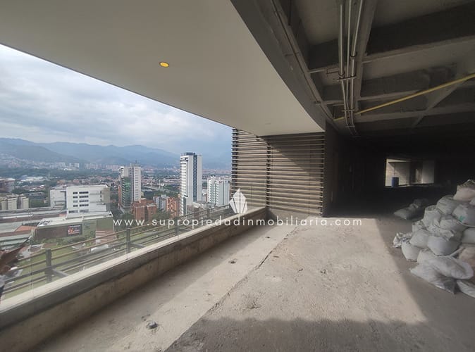 Local en arriendo en Milla De Oro, Medellín, 670 m² · foto 2 de 9