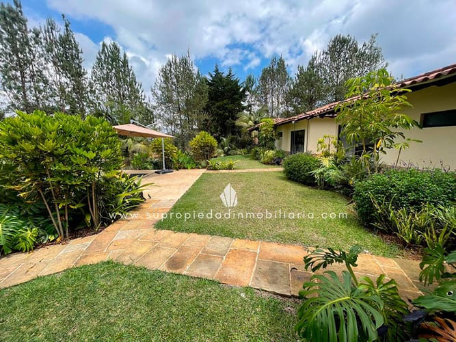 Finca en venta en El Carmen de Viboral, 350 m² · foto 2 de 24