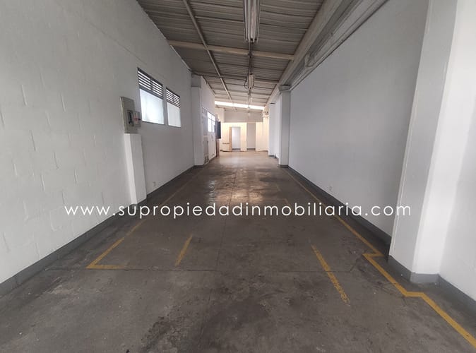 Bodega en arriendo en Viviendas Del Sur, Medellín, 90 m² · foto 2 de 6