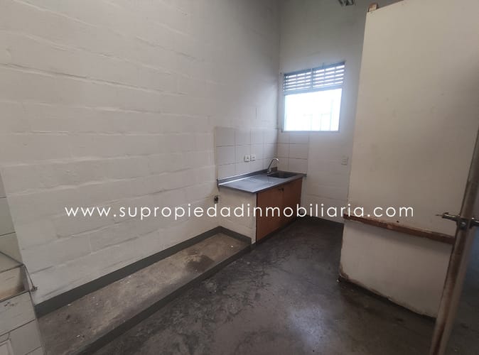 Bodega en arriendo en Viviendas Del Sur, Medellín, 90 m² · foto 4 de 6