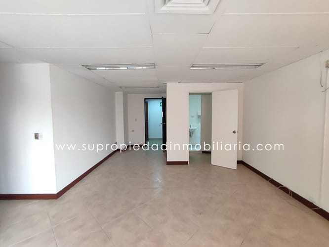 Oficina en venta en La Candelaria, Medellín, 46 m² · foto 2 de 10