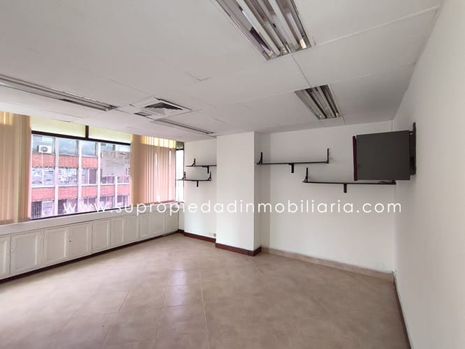 Oficina en venta en La Candelaria, Medellín, 46 m² · foto 3 de 10