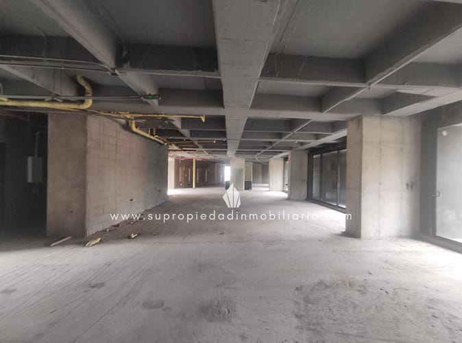 Local en arriendo en Milla De Oro, Medellín, 670 m² · foto 2 de 9