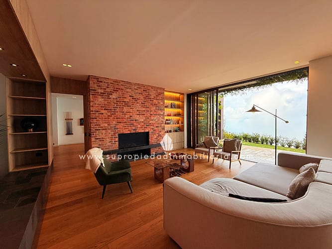 Casa de 6 alcobas en venta en Las Palmas, Medellín, 765 m² · foto 2 de 24