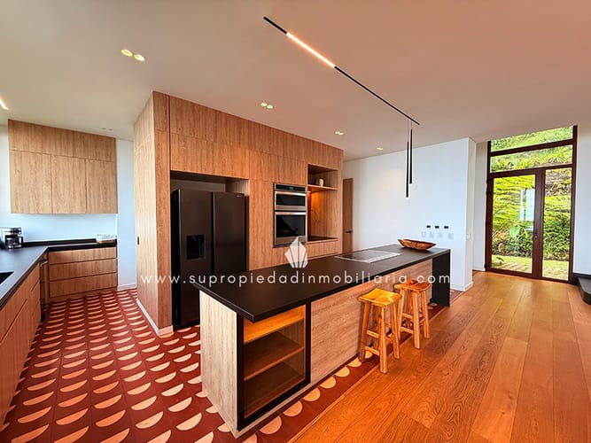 Casa de 6 alcobas en venta en Las Palmas, Medellín, 765 m² · foto 7 de 24