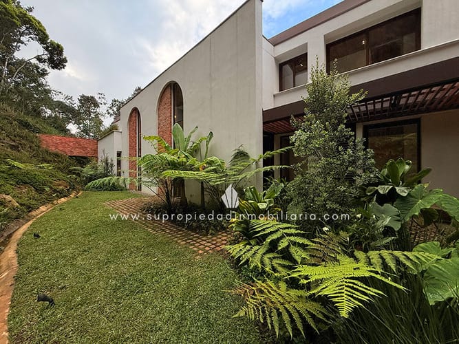 Casa de 6 alcobas en venta en Las Palmas, Medellín, 765 m² · foto 23 de 24