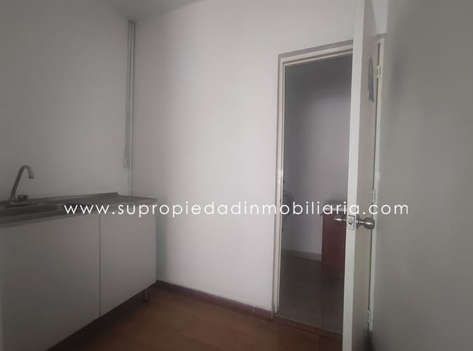 Local en arriendo en La Esmeralda, Envigado, 180 m² · foto 3 de 7