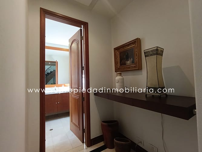 Casa de 3 alcobas en venta en Altos Del Poblado, Medellín, 523 m² · foto 8 de 24