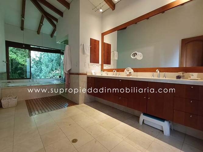Casa de 3 alcobas en venta en Altos Del Poblado, Medellín, 523 m² · foto 18 de 24