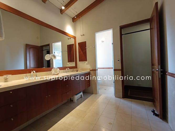 Casa de 3 alcobas en venta en Altos Del Poblado, Medellín, 523 m² · foto 20 de 24