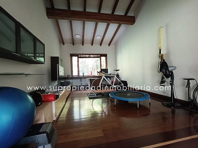 Casa de 3 alcobas en venta en Altos Del Poblado, Medellín, 523 m² · foto 22 de 24