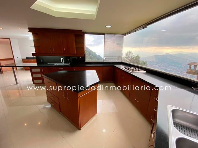 Casa de 3 alcobas en venta en Las Palmas, Medellín, 540 m² · foto 3 de 24