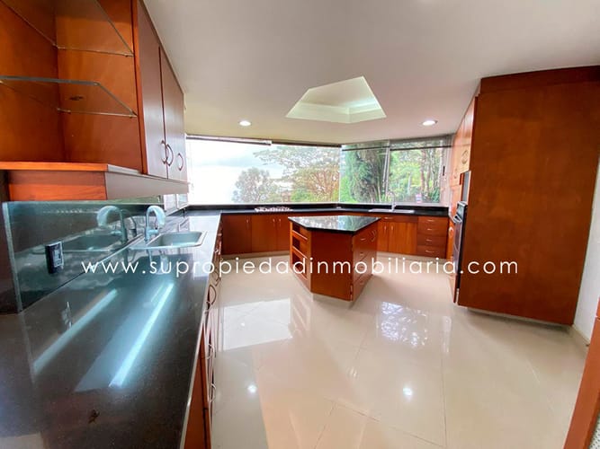 Casa de 3 alcobas en venta en Las Palmas, Medellín, 540 m² · foto 4 de 24