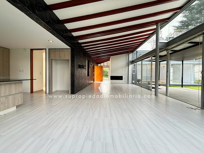 Casa de 4 alcobas en arriendo en Altos Del Escobero, Envigado, 400 m² · foto 5 de 24