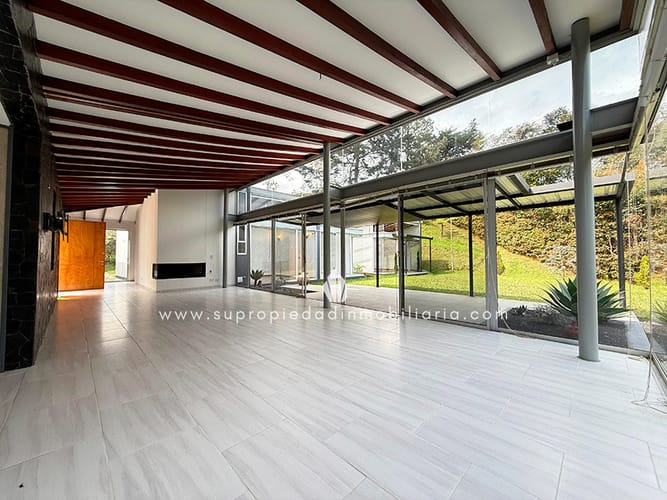 Casa de 4 alcobas en arriendo en Altos Del Escobero, Envigado, 400 m² · foto 6 de 24