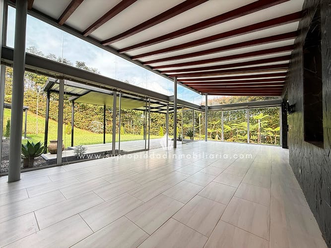 Casa de 4 alcobas en arriendo en Altos Del Escobero, Envigado, 400 m² · foto 8 de 24