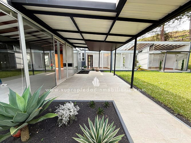 Casa de 4 alcobas en arriendo en Altos Del Escobero, Envigado, 400 m² · foto 9 de 24
