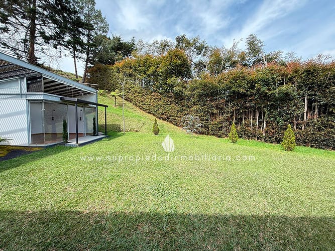 Casa de 4 alcobas en arriendo en Altos Del Escobero, Envigado, 400 m² · foto 10 de 24