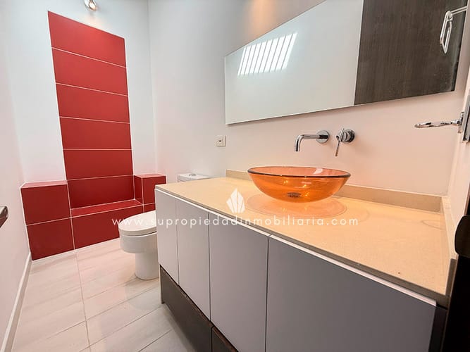 Casa de 4 alcobas en arriendo en Altos Del Escobero, Envigado, 400 m² · foto 11 de 24