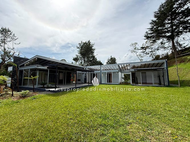 Casa de 4 alcobas en arriendo en Altos Del Escobero, Envigado, 400 m² · foto 12 de 24