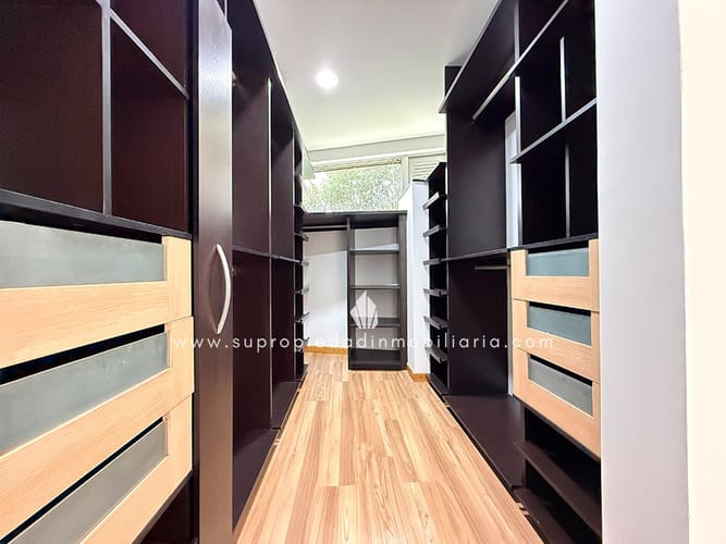 Casa de 4 alcobas en arriendo en Altos Del Escobero, Envigado, 400 m² · foto 13 de 24