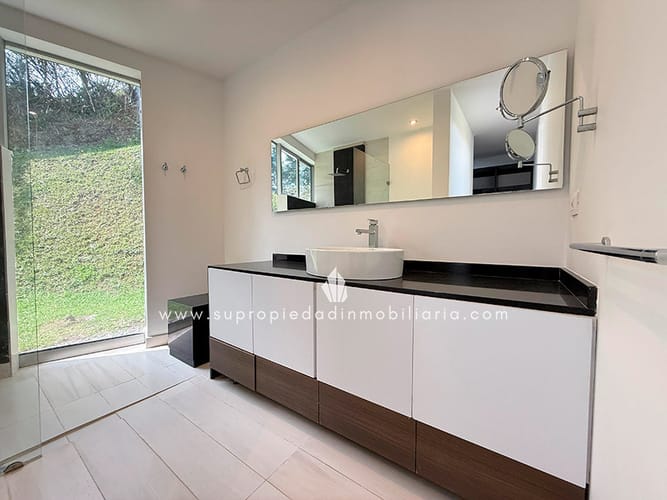Casa de 4 alcobas en arriendo en Altos Del Escobero, Envigado, 400 m² · foto 14 de 24