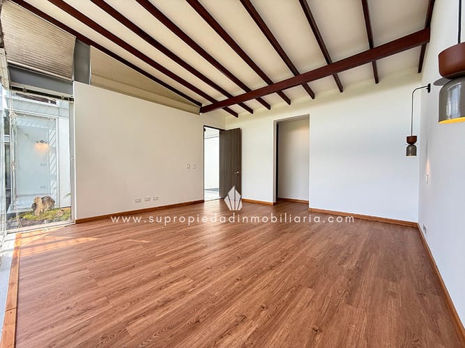Casa de 4 alcobas en arriendo en Altos Del Escobero, Envigado, 400 m² · foto 19 de 24