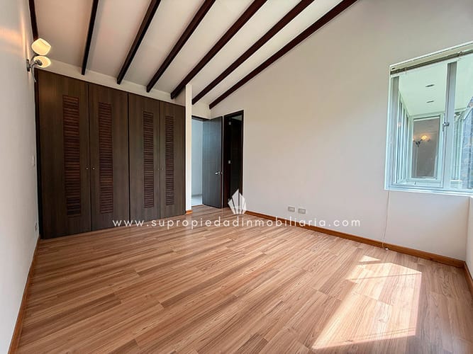 Casa de 4 alcobas en arriendo en Altos Del Escobero, Envigado, 400 m² · foto 22 de 24