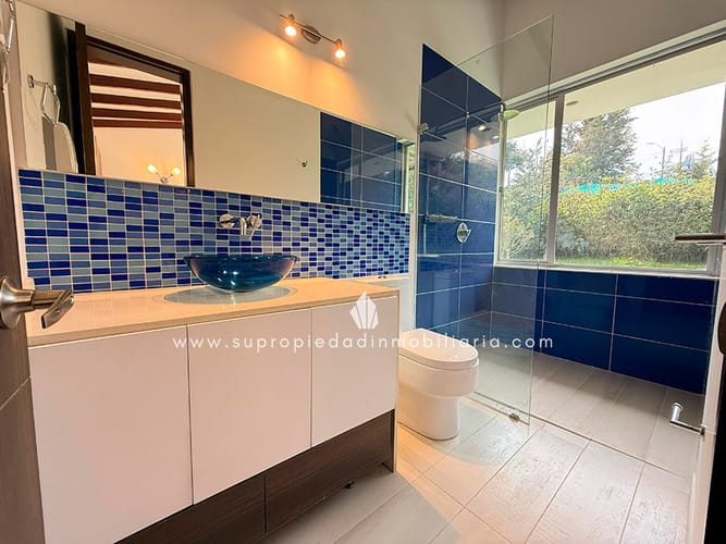 Casa de 4 alcobas en arriendo en Altos Del Escobero, Envigado, 400 m² · foto 23 de 24
