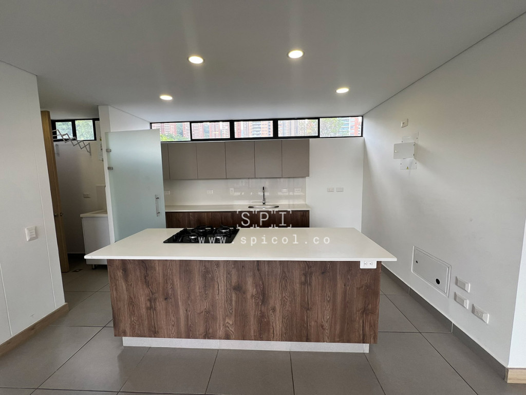 Apartamento en arriendo en Altos Del Poblado, Medellín · foto 2 de 22