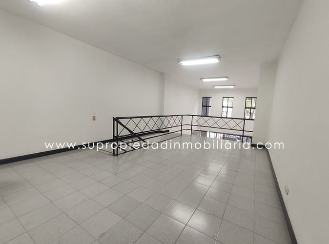 Local en arriendo en Lorena, Medellín, 99 m² · foto 3 de 9