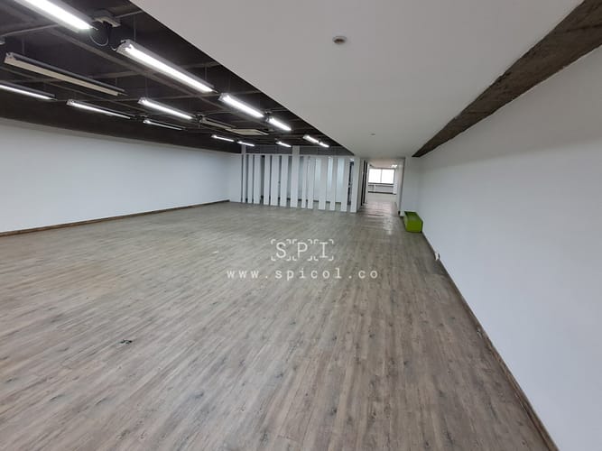 Local en arriendo en La Esmeralda, Itagüí, 659 m² · foto 2 de 24