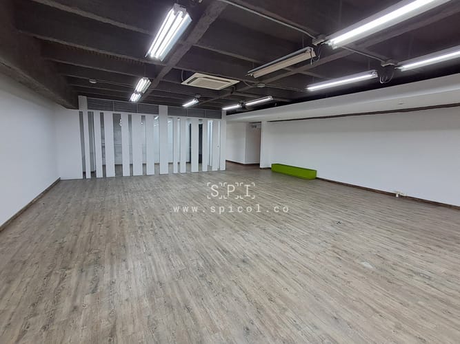 Local en arriendo en La Esmeralda, Itagüí, 659 m² · foto 3 de 24
