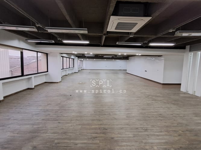 Local en arriendo en La Esmeralda, Itagüí, 659 m² · foto 7 de 24