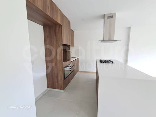 Apartamento de 2 alcobas en venta en Loma De San Jose, Sabaneta, 87 m² · foto 3 de 16