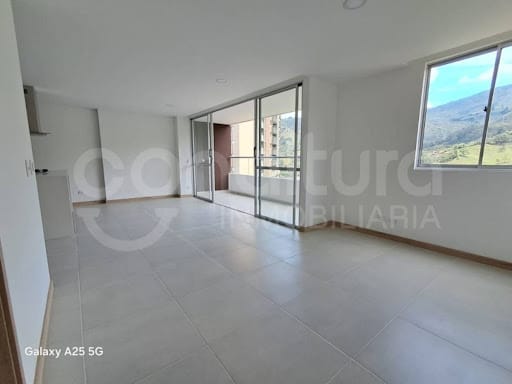 Apartamento de 2 alcobas en venta en Loma De San Jose, Sabaneta, 87 m² · foto 6 de 16