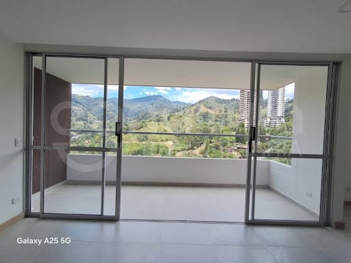 Apartamento de 2 alcobas en venta en Loma De San Jose, Sabaneta, 87 m² · foto 7 de 16