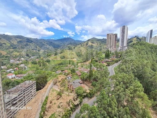 Apartamento de 2 alcobas en venta en Loma De San Jose, Sabaneta, 87 m² · foto 8 de 16