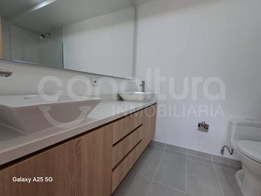 Apartamento de 2 alcobas en venta en Loma De San Jose, Sabaneta, 87 m² · foto 13 de 16