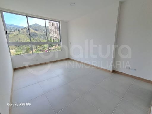 Apartamento de 2 alcobas en venta en Loma De San Jose, Sabaneta, 87 m² · foto 15 de 16