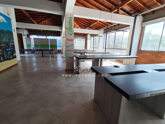 Bodega en arriendo en El Chagualo, Medellín, 300 m² · foto 6 de 16